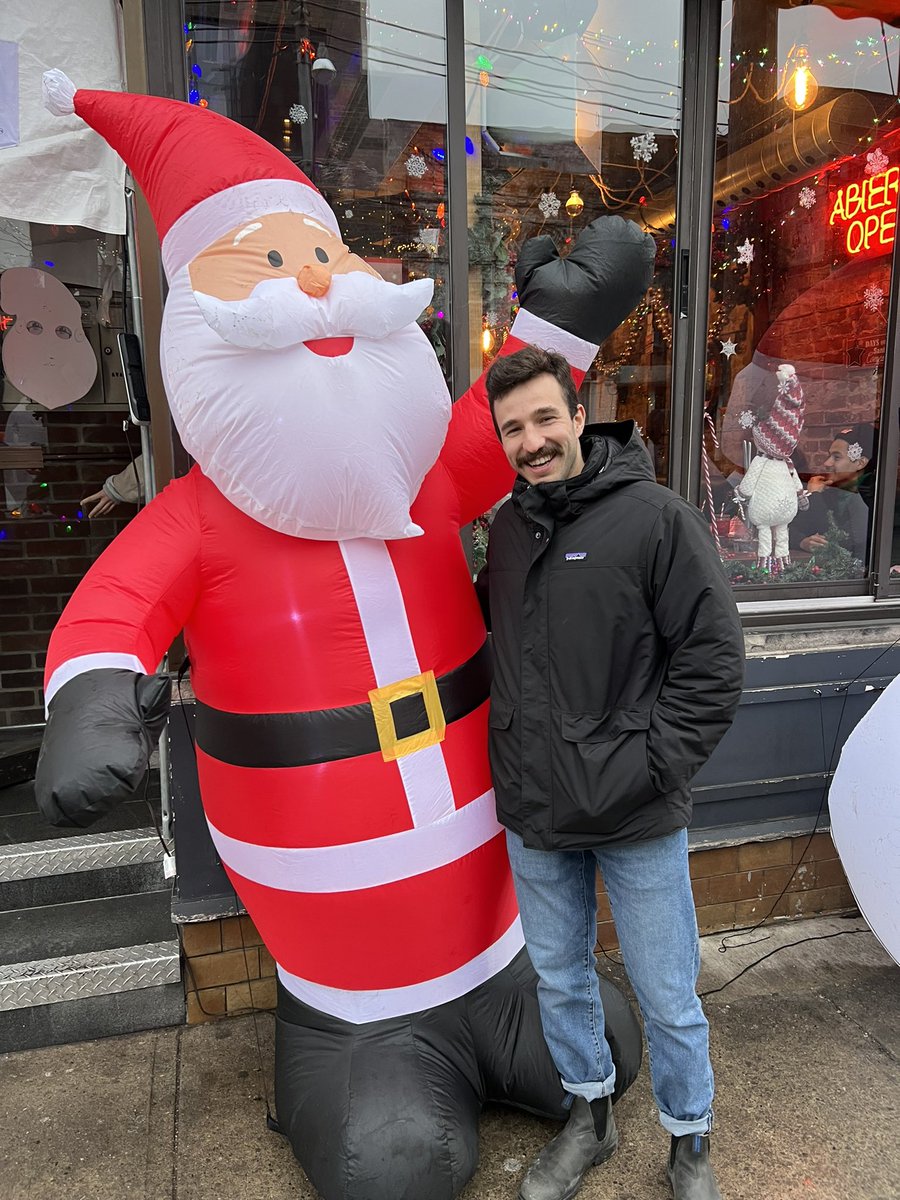 marcusbutters88's tweet photo. My buddy met Santa! @alessandrodech https://t.co/R4fLtsGWQa