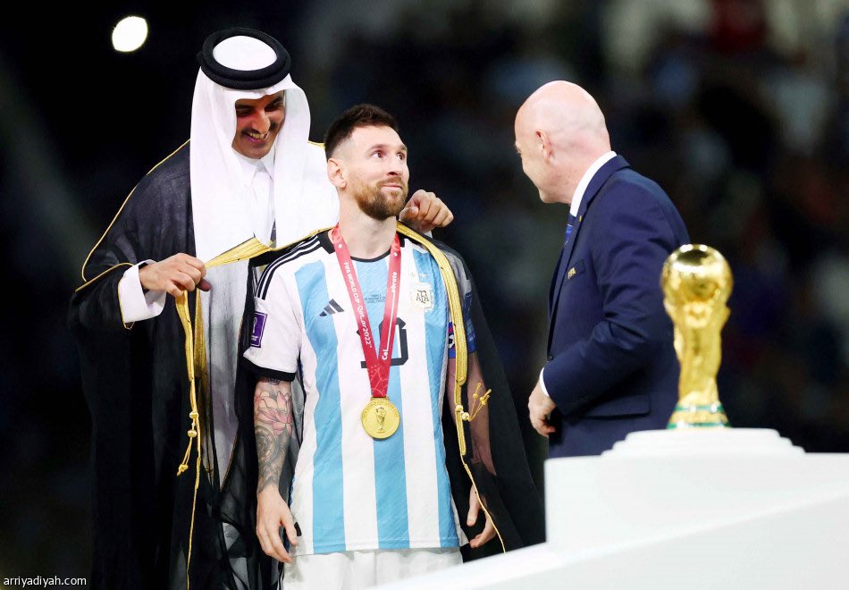 PhilosopherSaud's tweet photo. - الي ما يقوى "الشيخ" .. يقبل "الشيك" https://t.co/uwvoiGlG6R