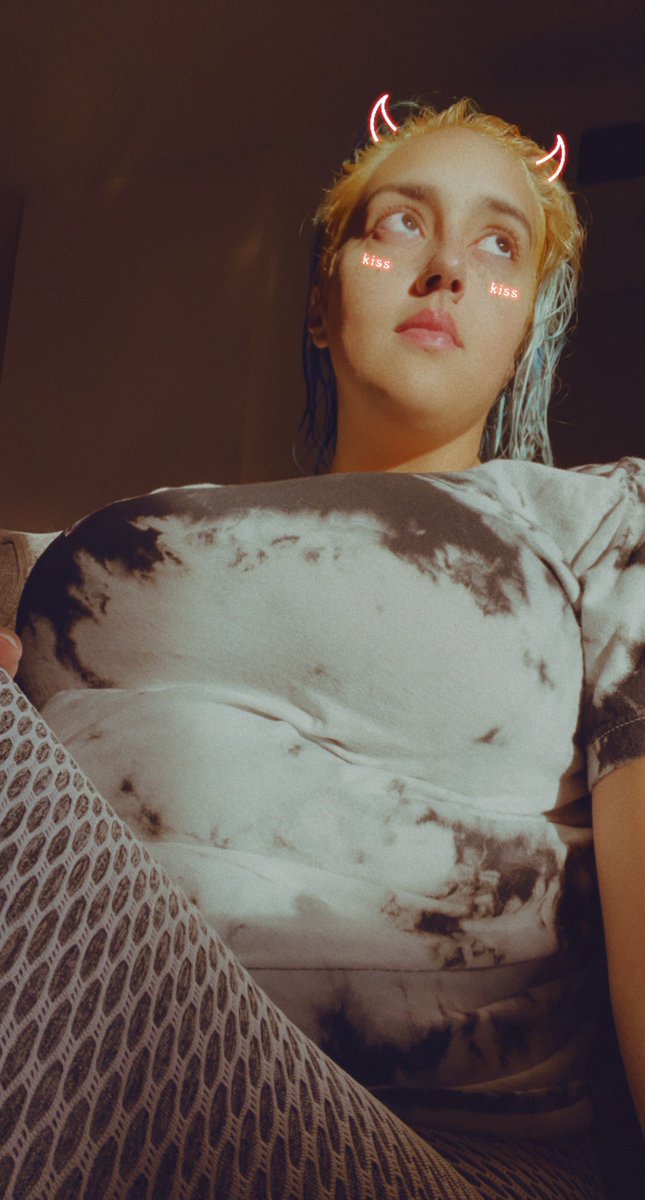 AriTheAssassin's tweet photo. Anyway a little after #coloroops x2 and bleaching my undercut and roots plus the sun is hitting https://t.co/noFjRXK12g