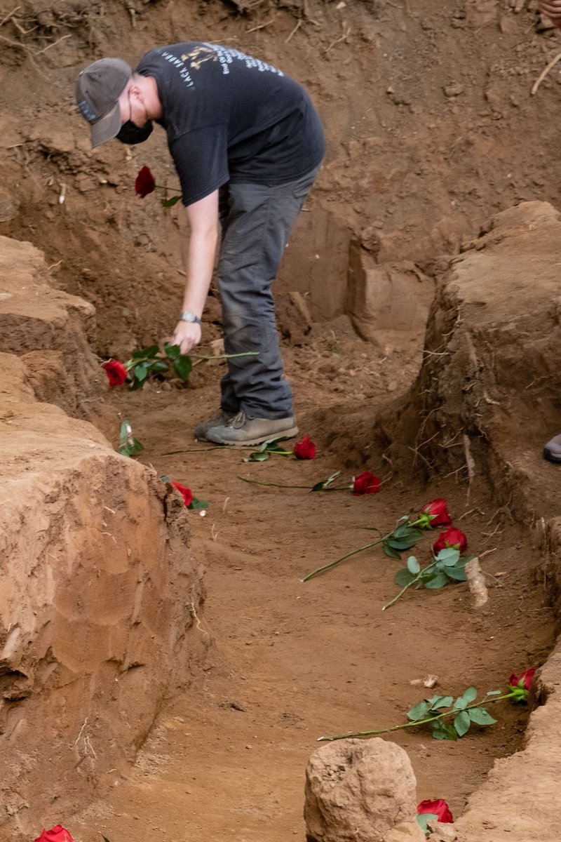 Hemos dedicado el año 2022 a sacar a las víctimas del franquismo de las cunetas del olvido. Si quieres ayudarnos pincha este enlace: memoriahistorica.org.es/boletin-de-afi…