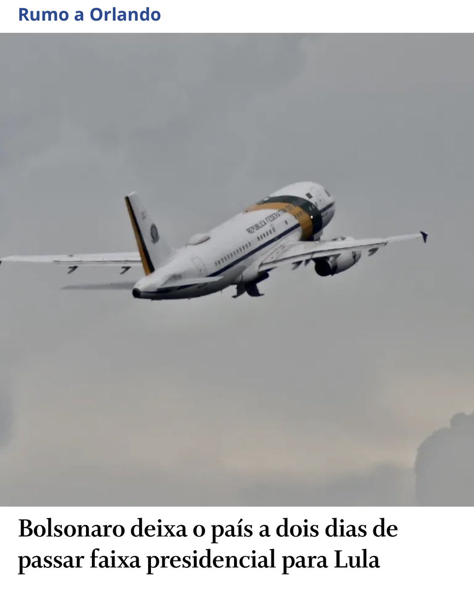 reinaldoazevedo's tweet image. Vejam o dinheiro público transportando ilegalmente o fujão para Orlando. Deu uma banana para seus fanáticos e foi curtir a vida boa, com renda mensal, a oficial, de quase R$ 100 mil, enquanto os bananas ficam expostos a chuva, vento e raios.