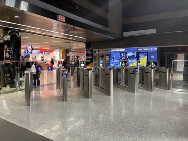 bratling's tweet photo. .@MBTA why are there electronic gates preventing me from EXITING North Station? My child and I were TRAPPED until a T employee rescued me. Not cool to require phone scan for exit! #angrycustomer #badcustomerexperience #mbtafail #badux https://t.co/HGyx3jkz5v