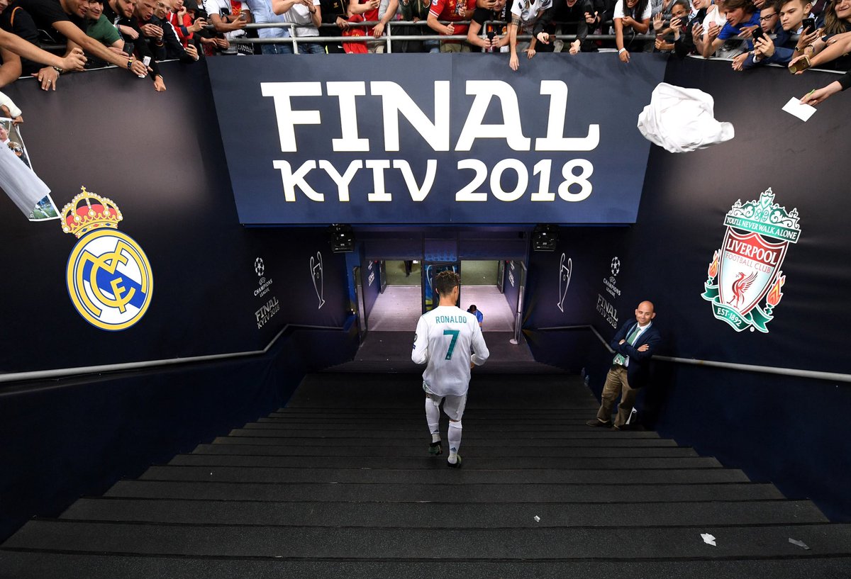 Cristiano, le meilleur buteur de l’histoire du club, s’est engagé à Al-Nassr, quittant ainsi l’Europe et le football de haut niveau…

Une page se tourne, le football de notre enfance/adolescence pour la plupart d’entre nous s’efface encore davantage… allons mélanger ces médocs
