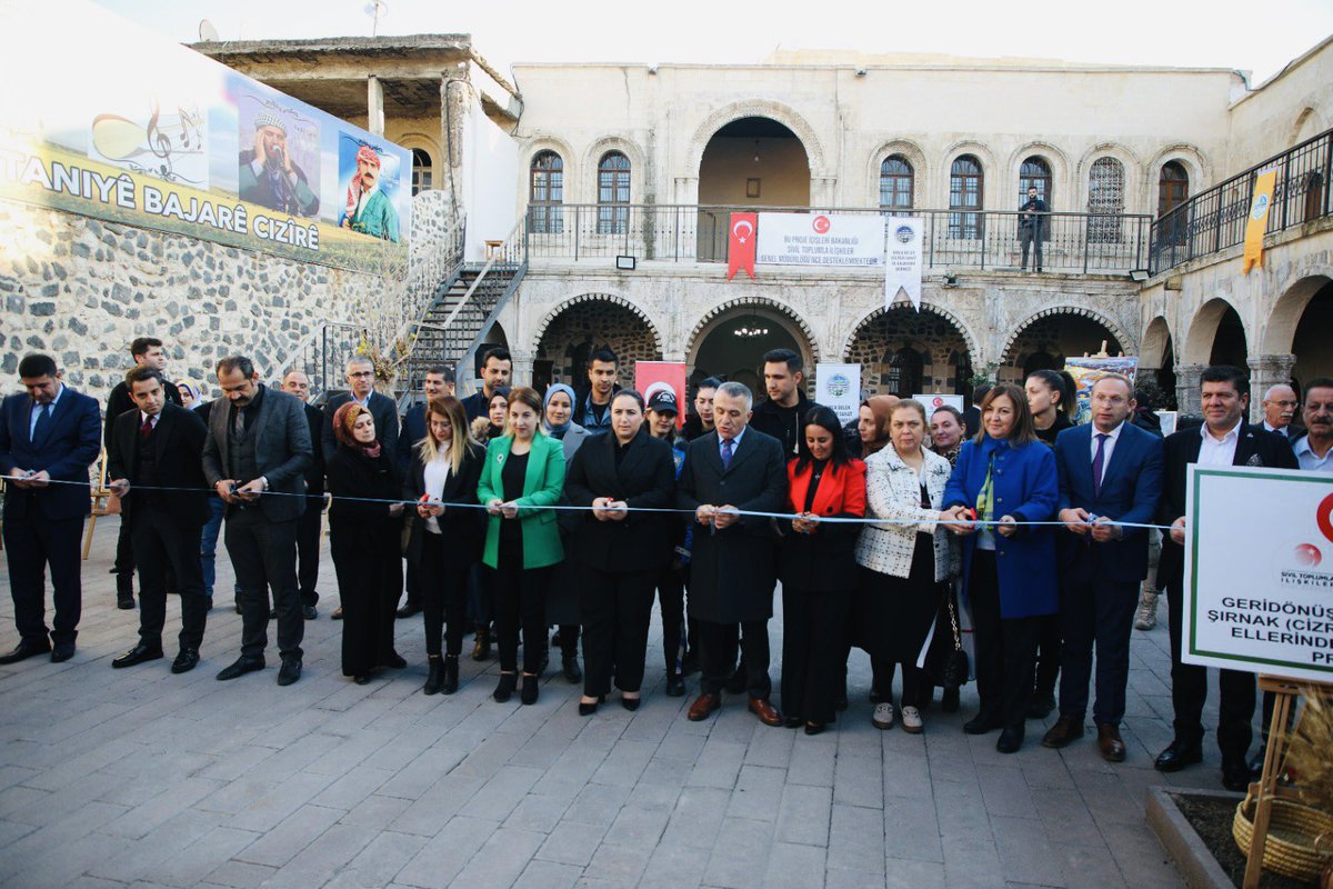 nazlidemirrr's tweet photo. İçişleri Bakanlığımızın destekleri ile￼ Bırca Belek Kalkınma Derneğince uygulanan Geridönüşümün Külleri Kadınların Ellerinde Canlanıyor Projesinin sergi açılışını Sayın Valimizin katılımıyla yaparak Dernek Başkanı Hatice Atan ve yönetim kurulu üyelerine teşekkür ettik. https://t.co/p0OonEtsEt