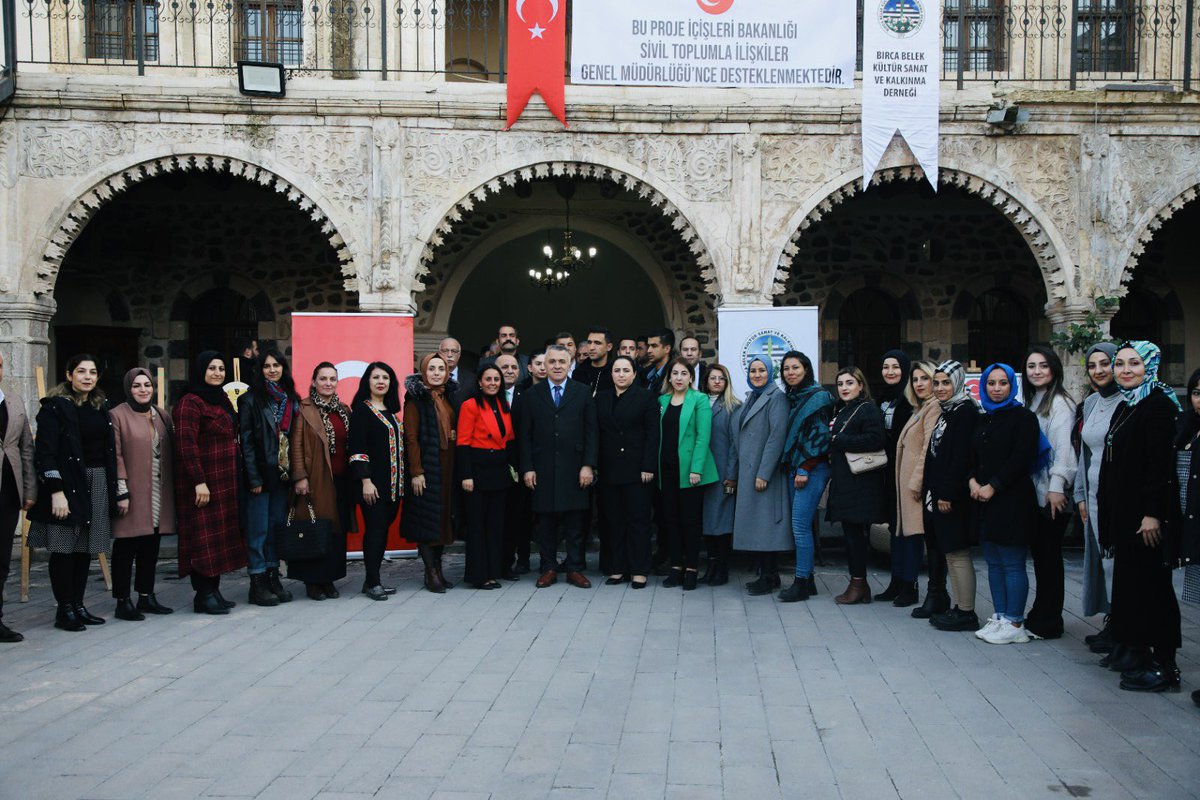 nazlidemirrr's tweet photo. İçişleri Bakanlığımızın destekleri ile￼ Bırca Belek Kalkınma Derneğince uygulanan Geridönüşümün Külleri Kadınların Ellerinde Canlanıyor Projesinin sergi açılışını Sayın Valimizin katılımıyla yaparak Dernek Başkanı Hatice Atan ve yönetim kurulu üyelerine teşekkür ettik. https://t.co/p0OonEtsEt