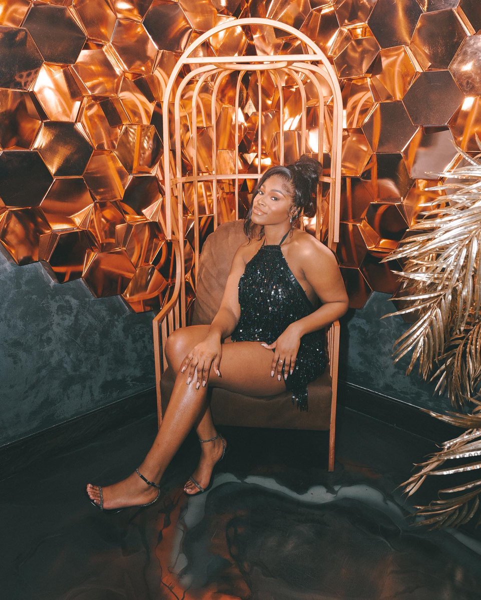 mschxn's tweet photo. 🥂🖤 https://t.co/k3XrkYsoGz