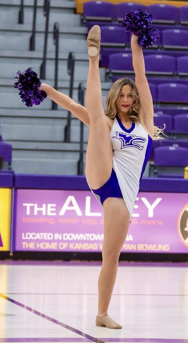 KWUSpirit's tweet photo. 🐺💜🤍😏 https://t.co/OJNKlOoagN