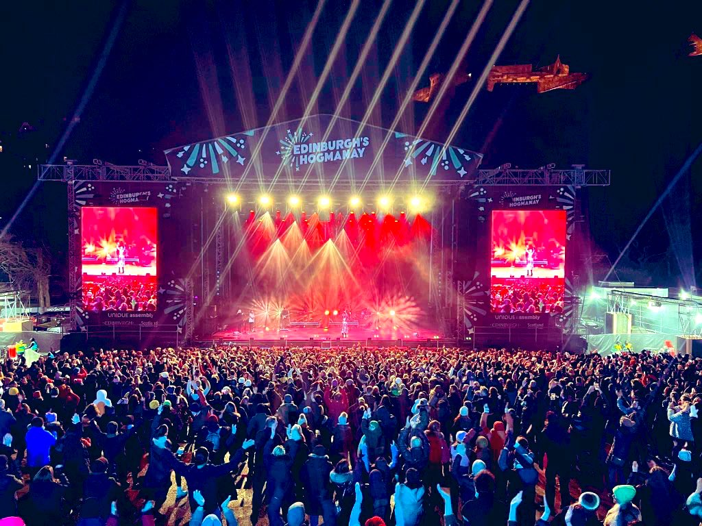 UniqueEventsltd's tweet photo. A wonderful night of glittering pop perfection at @edhogmanay ‘Night Afore Disco Party @forthone’, served-up by pop-royalty Sophie Ellis-Bextor & @claregrogan2 #AlteredImages Excellent job by @BoogsTweets on tunes to keep people moving & warm! #EdHogmanay #Edinburgh
#ICanBoogie https://t.co/FeHM4UcAdS