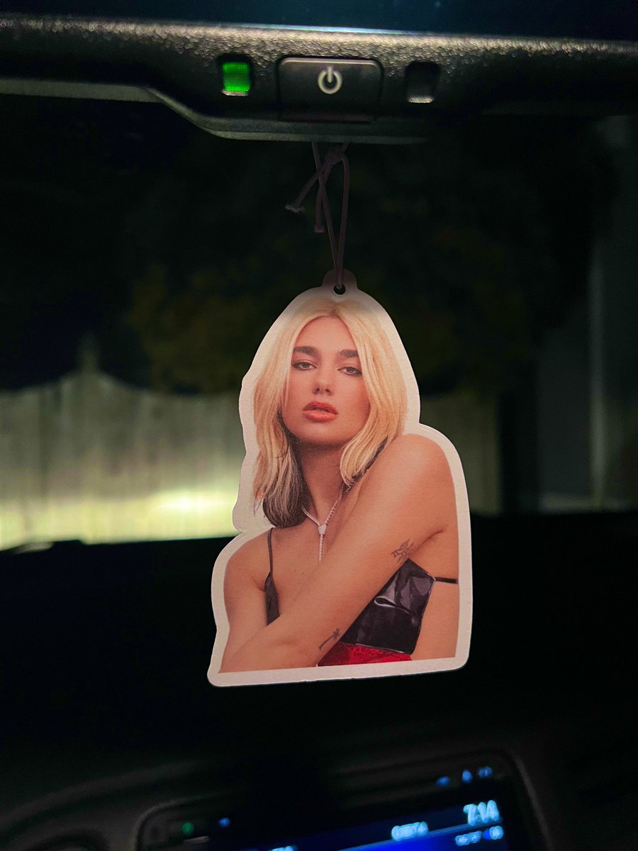 charlottesanto's tweet photo. My boyfriend got me this and it’s probably the best gift ever 🎁❤️‍🔥 @DUALIPA https://t.co/I5j7tbMGZj