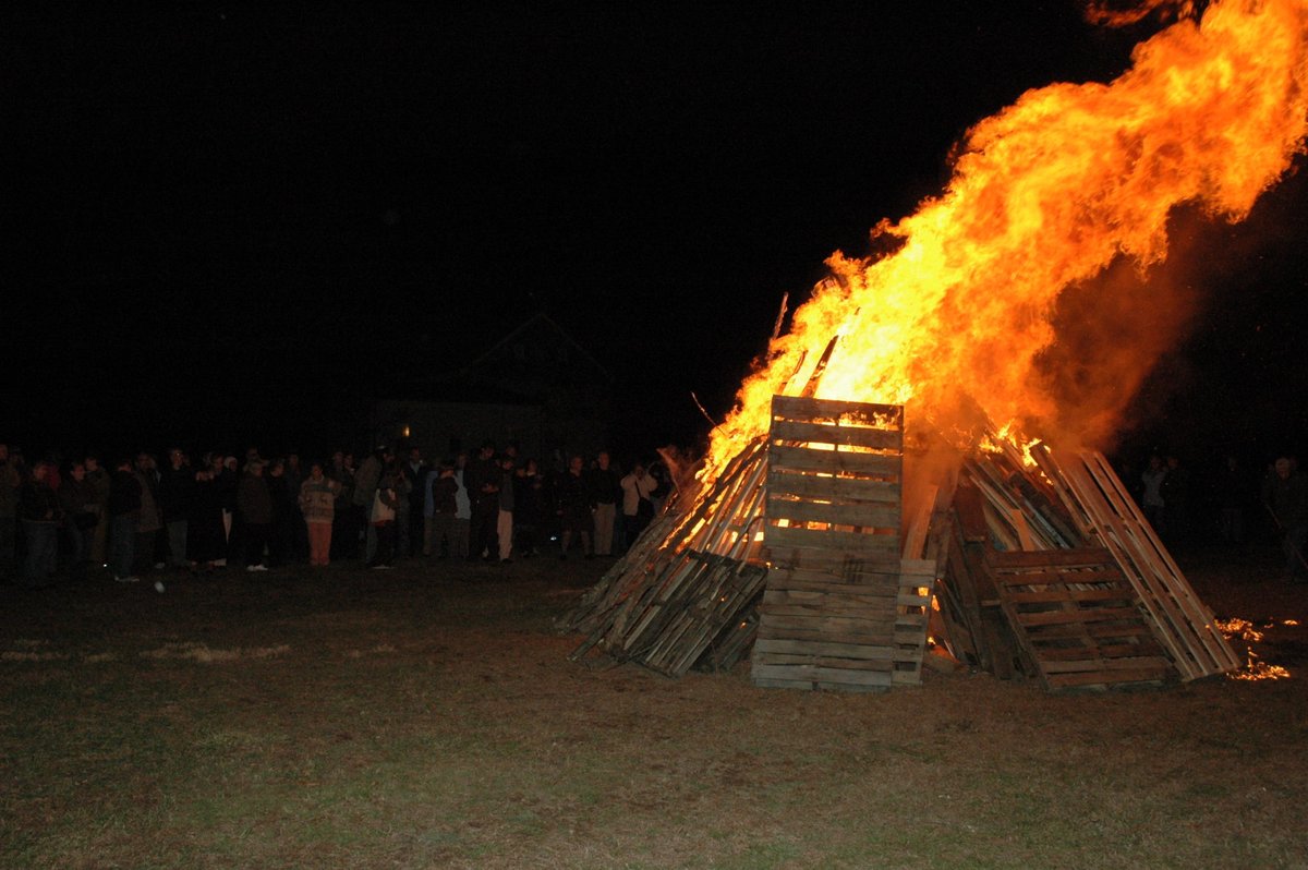TheEdisonSun's tweet image. Hogmanay New Year’s Eve bonfire returns in person at the historic Brearley House in Lawrence Township

centraljersey.com/2022/12/19/hog…