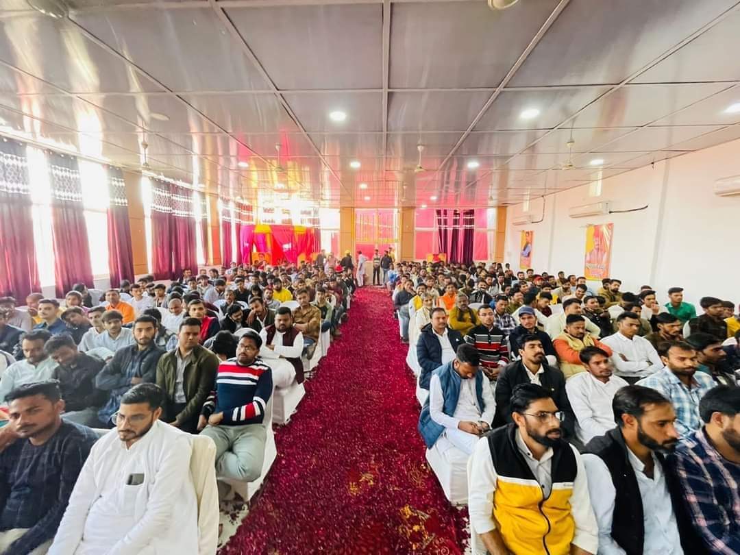 RamvaranGurjar9's tweet photo. आज शिवपुरी जिले की शिवपुरी विधानसभा में "खिलते कमल" कार्यक्रम के अंतर्गत "विधानसभा प्रतिभावान युवा सम्मेलन" में शिवपुरी विधानसभा के विभिन्न कार्य क्षेत्रों में अपनी अलग पहचान रखने वाले युवाओं को भाजयुमो राष्ट्रीय महामंत्री व युवा मोर्चा प्रदेश प्रभारी श्री #Rohit_Chahal जी https://t.co/J5NbyMNT4g