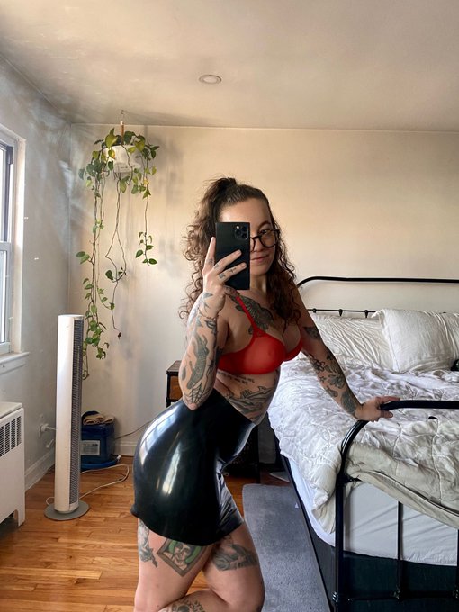 it&rsquo;s perfectly legal to wear a little latex skirt https://t.co/URNvWXPahl