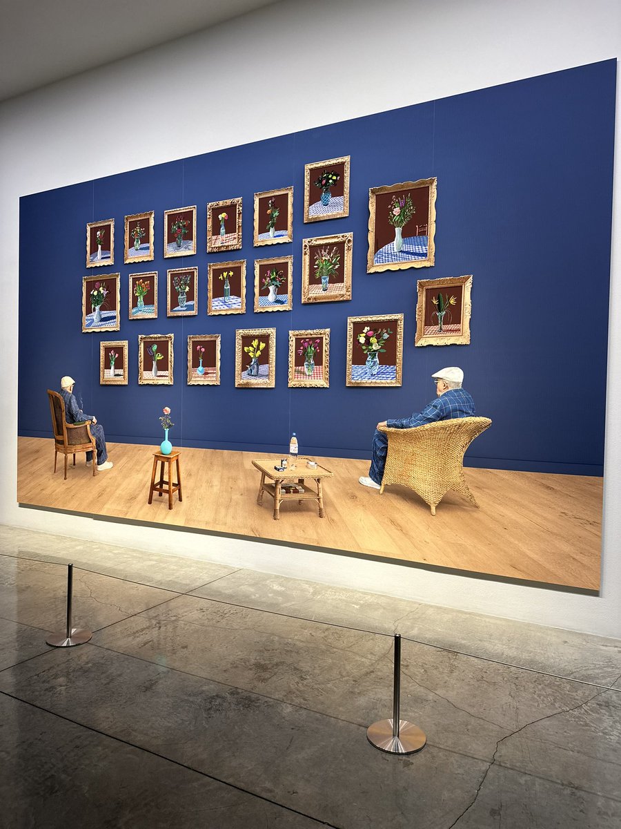 iamnicoleslater's tweet photo. I had the incredible pleasure of seeing “David Hockney: 20 Flowers and Some Bigger Pictures” at @LALOUVER now on view till Jan 7.

#DavidHockney #LALouver #ContemporaryArt https://t.co/VozEHFIa8d