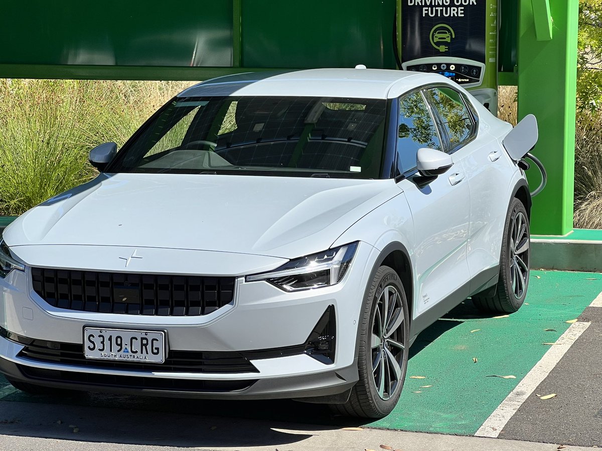 MikeAdey3's tweet photo. We borrowed this amazing electric car while in Adelaide for Christmas! 

This is the way of the future. We did a bit of driving around from 90% charged and only had to fill 40% to return. https://t.co/GzQmRVEy6x