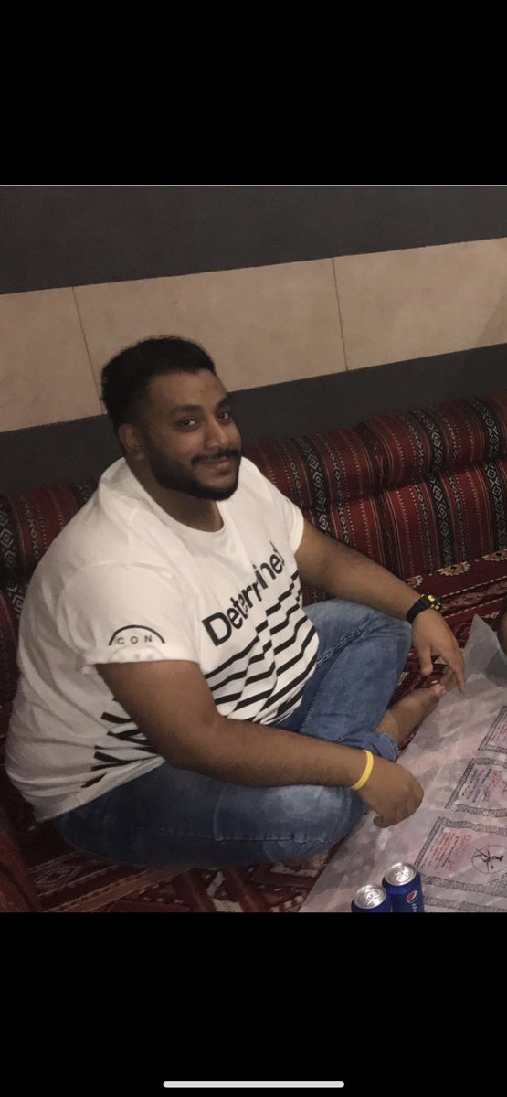 ItsHsonoH's tweet photo. 2019 بديت اسوي دايت بعدها جت الكورونا وصرت ألتزم فترة و أخرب فترة وبداية 2022 التزمت من جديد بكل ذمة وضمير و وصلت للوزن الي كنت حاطنه في بالي بس للأسف لسى ماوصلت للجسم المطلوب وان شاء الله في السنه الجديدة اوصل الى الجسم المطلوب 💪🏽 https://t.co/FNmx5Gz9aD