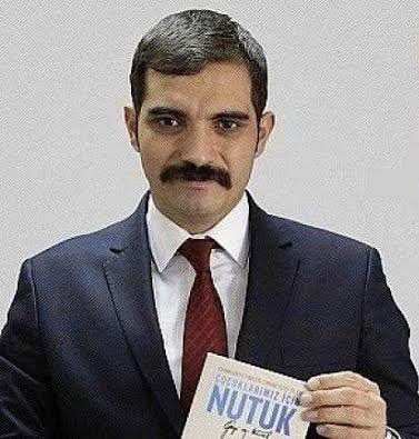 Sinan Ateş’i kahpece kaybettik!
MHP Genel Merkezi suskun!
MHP Genel Başkanı suskun!
Ülkü Ocakları suskun!
Rahmetlinin bir süre danışmanlığını yaptığı şu anki MHP Genel Sekreteri ve Bursa Milletvekili suskun!
İnsan ister istemez soruyor..
Doç.Dr.Sinan Ateş’in kanı kimlerin elinde?