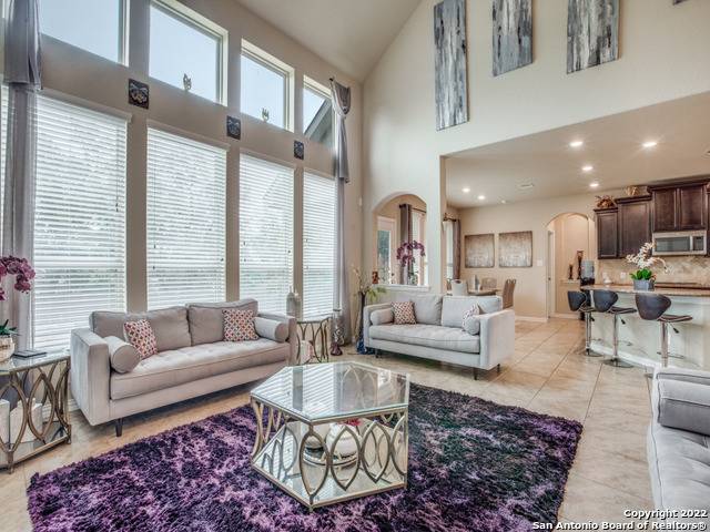 klause_krista's tweet photo. f your looking for that nice spacious home in Alamo Ranch with a great layout and a nice size yard, look no further!! This house has it all, 5 bedrooms, 4 full baths.

 https://t.co/nxuGw91mxe https://t.co/rsexhqdj86