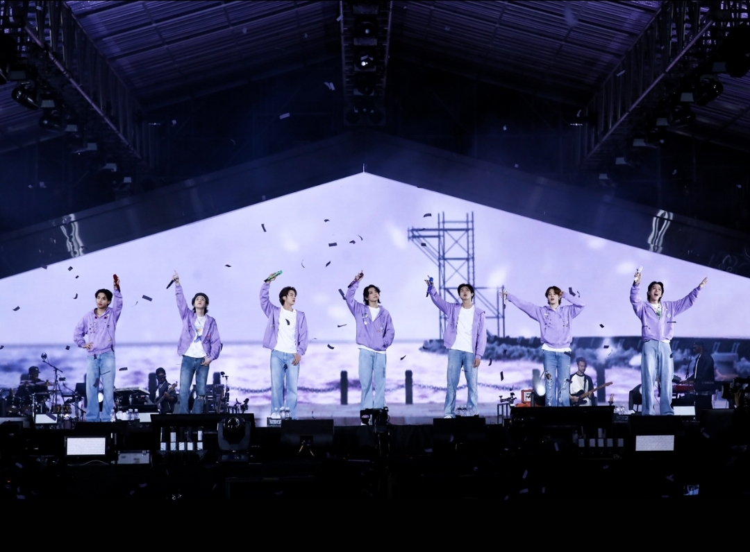 [JEU]

En octobre dernier, les <a href="/BTS_twt/">방탄소년단</a> se sont rendus à Busan afin d'y faire un concert. Comment s'appelait le concert #ARMY ?

Commentez avec un screen du stream de la chanson à partir de laquelle le nom du concert a été tirée😄

#BF_StreamingParty🎶