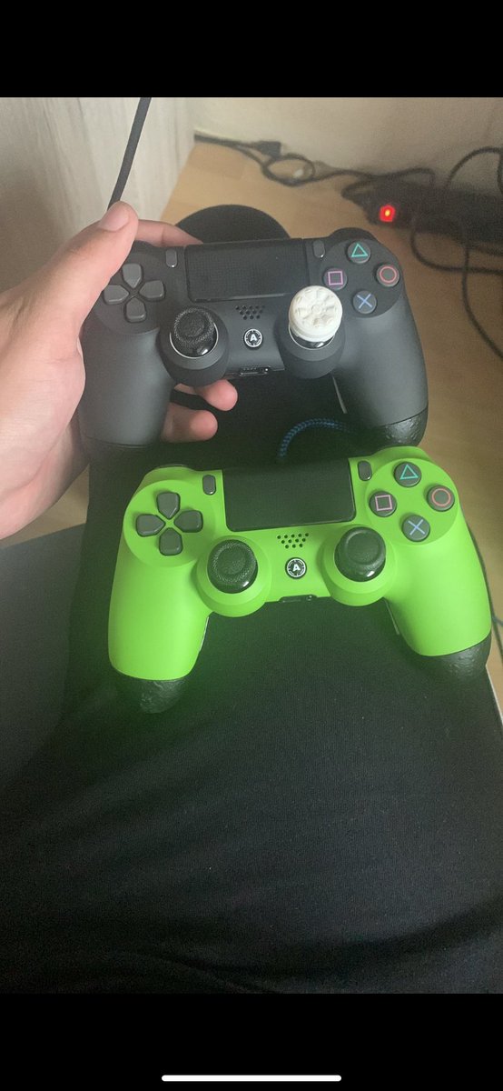 !Aim Controller Giveaway!

1.Follow twitch.tv/imaxxig on Twitch!
2. RT &amp; like this tweet 👊
3. Tag 2 Friends 🎄🎁