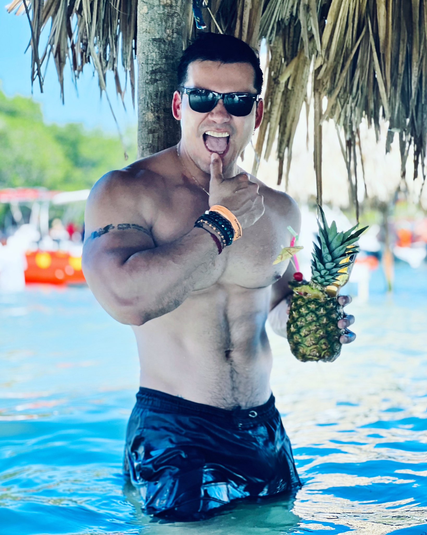 FlQcwLSWYAM-acl?format=jpg&name=large