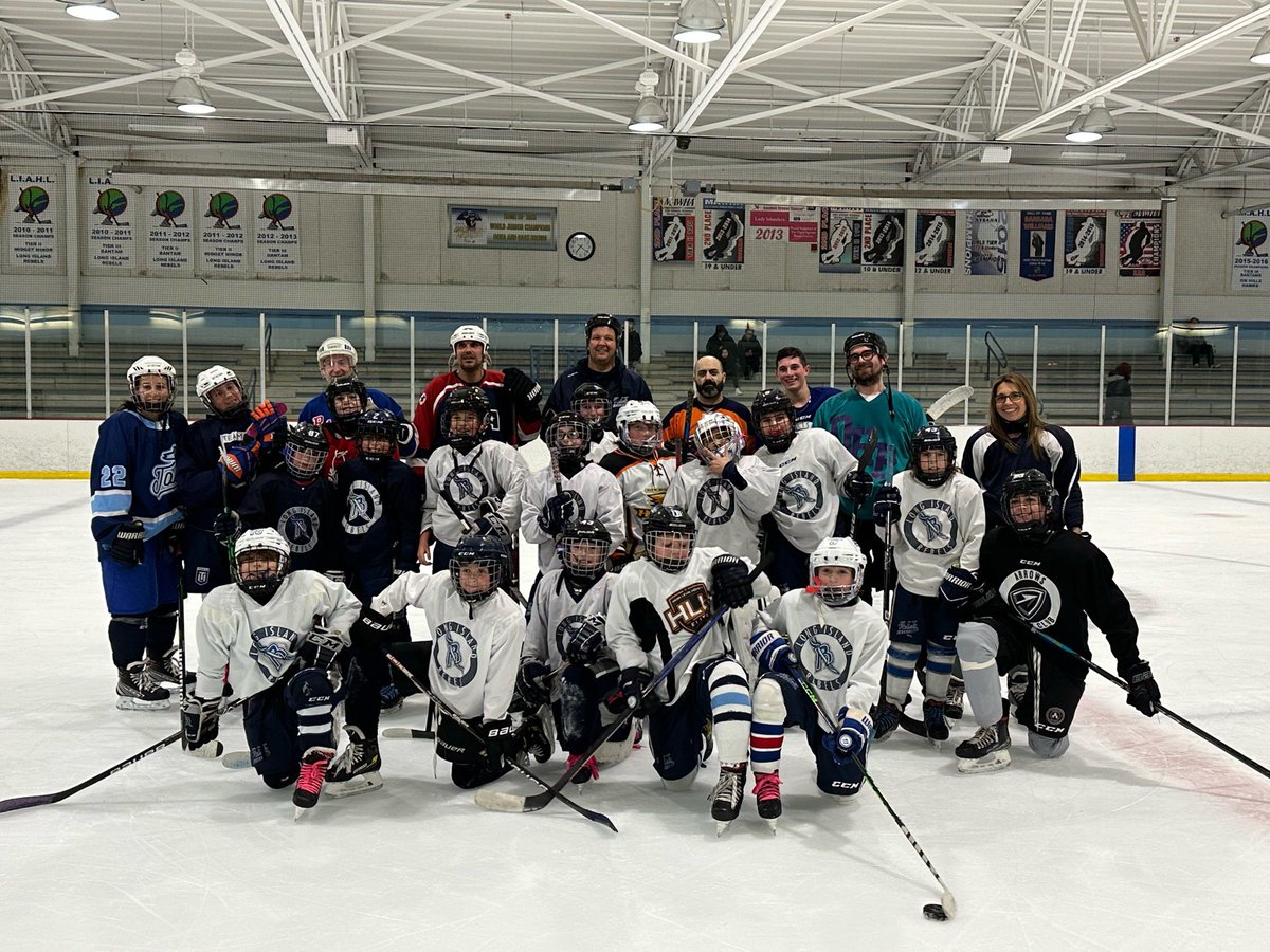 LIRebels's tweet photo. The Long Island Rebels Squirts Major Family Holiday Skate 2022💙
Happy New Year to everyone! https://t.co/laTz6LudU9