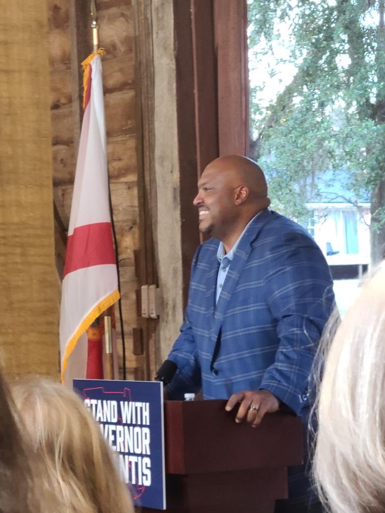CapitalYRs's tweet photo. Awesome rally in Havana, FL for @GovRonDeSantis earlier this Fall!
Great seeing @AGAshleyMoody & @csime90, who both won big!
Florida Republican leaders like @EvanPower #FightInEveryCounty, including #Gadsden!
Heartfelt message from @CaseyDeSantis on #KeepingFloridaFree! https://t.co/OwJFr0BVgy