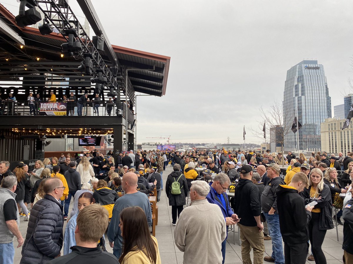 ialetterwinners's tweet photo. The Hawkeyes are HERE!!!

#Nashville #GoHawks #HawkeyeHuddle

@TheIowaHawkeyes https://t.co/xzfZWmAqrH