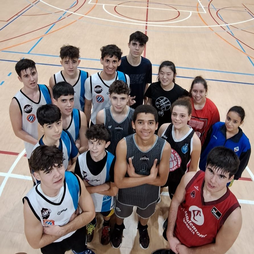 cbsaps's tweet image. Avui han finalitzat les tecnificacions de Nadal @cbsaps @SDEspanyol_BQ Els nois i noies han treballat intensament els 4 dies i han millorat molts aspectes tècnics. Gràcies als tecnificadors @ribe4 i @basketball_kwame per ajudar-nos #cbsaps_sdespanyol #poblesec #basquet #barcelona