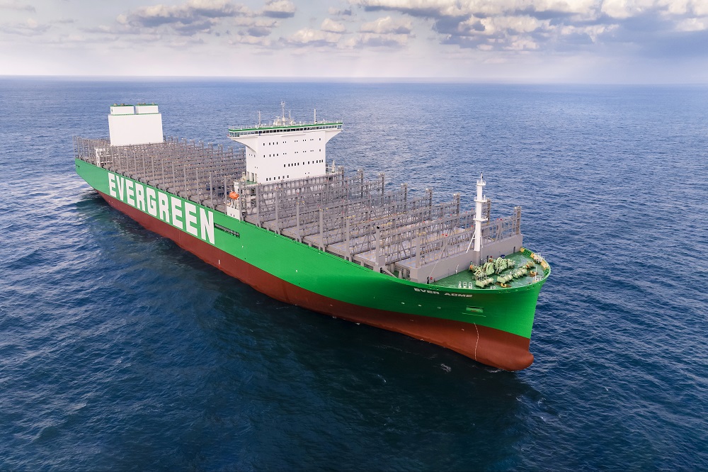 PortalPortuario's tweet photo. Evergreen recibe buque Ever Acme de 24.000 TEU cuatro meses antes de lo previsto - https://t.co/tMUa0tLlBE #China #Evergreen #EverAcme #Portacontenedores https://t.co/hE1kBpG0VT