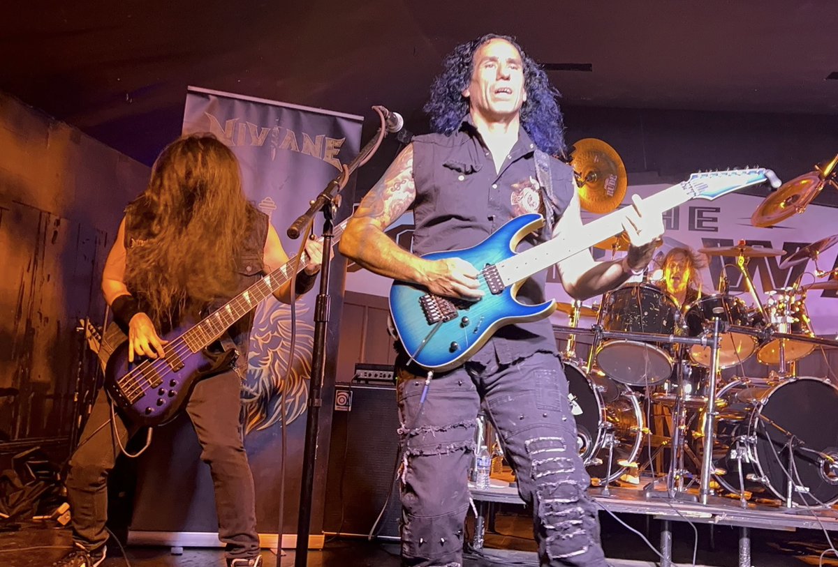 GARY TARPLEE INTERVIEW W\YOUR BEST LIFE NASHVILLE

Niviane interview with guitarist Gary Tarplee as he discusses positivity with "Your Best Life Nashville".

yourbestlifenashville.com/post/change-as… 

#niviane #nivianemetal #powermetal #metalnterview #ibanez #garytarplee #metalguitarist
