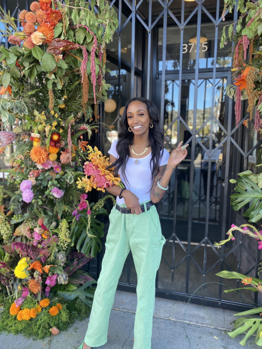 Quit my job to pursue my dream career and now i’m officially Oakland’s newest &amp; youngest *hottest &amp; brightest* black floral designer!!! I’m so proud of me. 2022 was magical! 🙏🏾💕🌸