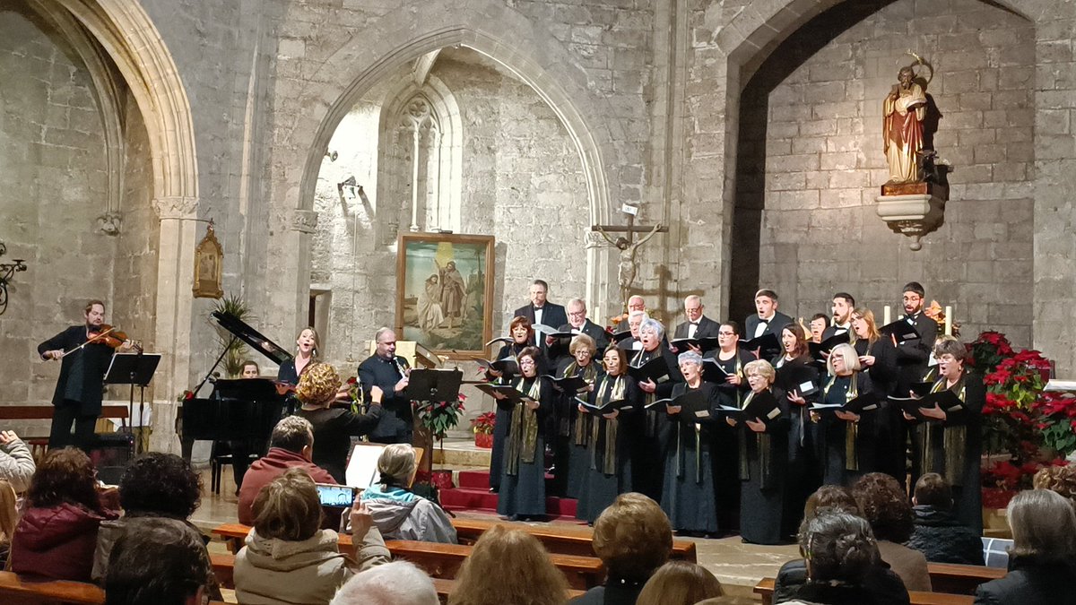 Pau_Lleixa's tweet photo. Excel·lent concert de l'Orfeó Ulldeconenc i el quartet Accent Ensemble. Música per tancar l'any amb bona harmonia, serenor i pau.
Que el 2023 vingui carregat de bones i noves propostes culturals! https://t.co/yGPzZmdA7H