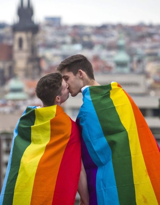 IgualdadLGBT's tweet photo. Por un 2023 lleno de libertad, igualdad y amor. En el que la homofobia, transfobia y bifobia dejen de existir. ¡Feliz año 2023! ❤🏳️‍🌈 https://t.co/eCvxTyFc3w