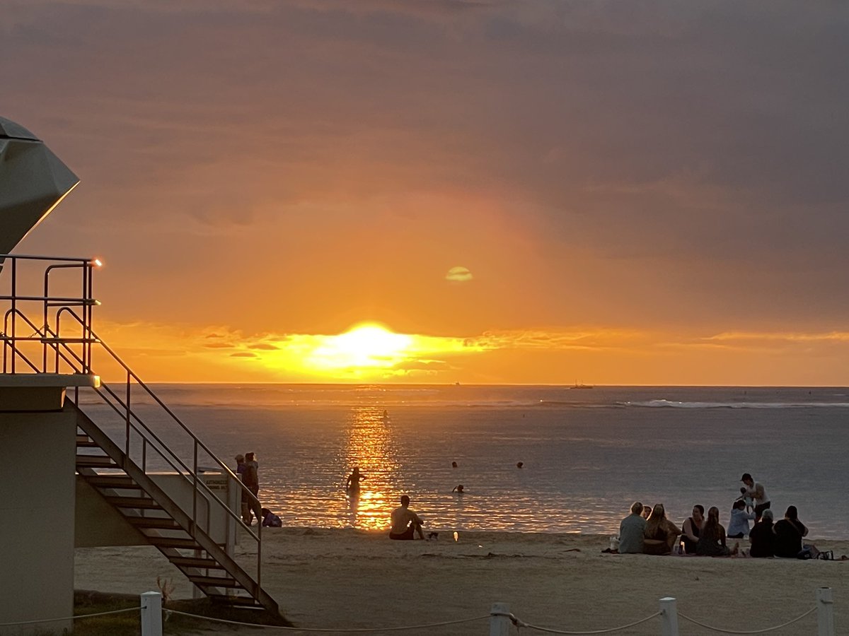 YujiOkumoto's tweet photo. Hawaiian sunsets are badass! 🤙 #Hawaii https://t.co/Ic5rLMy8GV