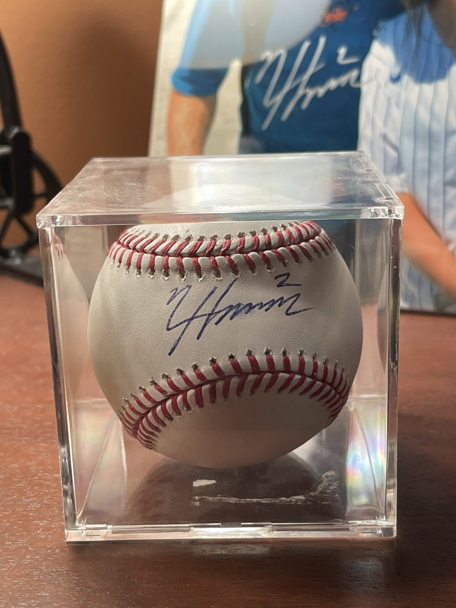 GIVEAWAY‼️
I have gotten so much love and support on this account over the years, so i decided i would like to give back. if you want to win this signed Nico Hoerner baseball, simply retweet and let me know why you’d want to win it! Have a great New Year’s, Cubs fam❣️