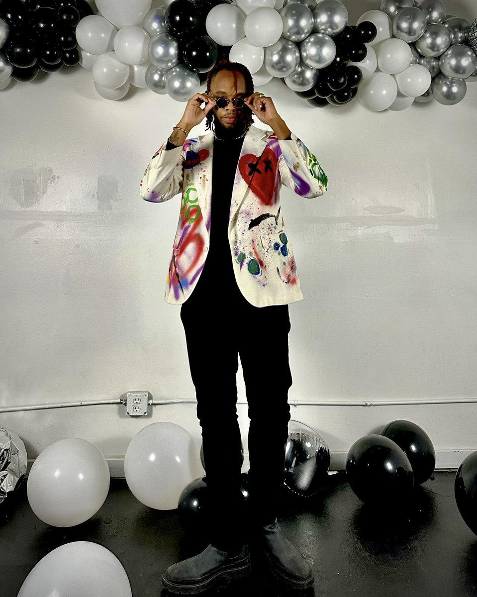 _i3randon's tweet photo. To Infinity and Beyond 🚀👽😈

@i3essential Hand Painted Custom Blazer. 
#InfinityBall2022 #yommestudios https://t.co/AtjxBdIC2J