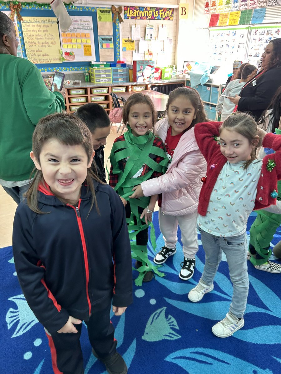 KarenAnai8's tweet image. My goal every year is for my babies to walk out with many memories. We continued to build our teamwork while having fun! (swipe left) 🤪🎄❤️@WorshamES_AISD #WinterParty2022 #AceLevelUp #AldineConnected #WorshamGlows