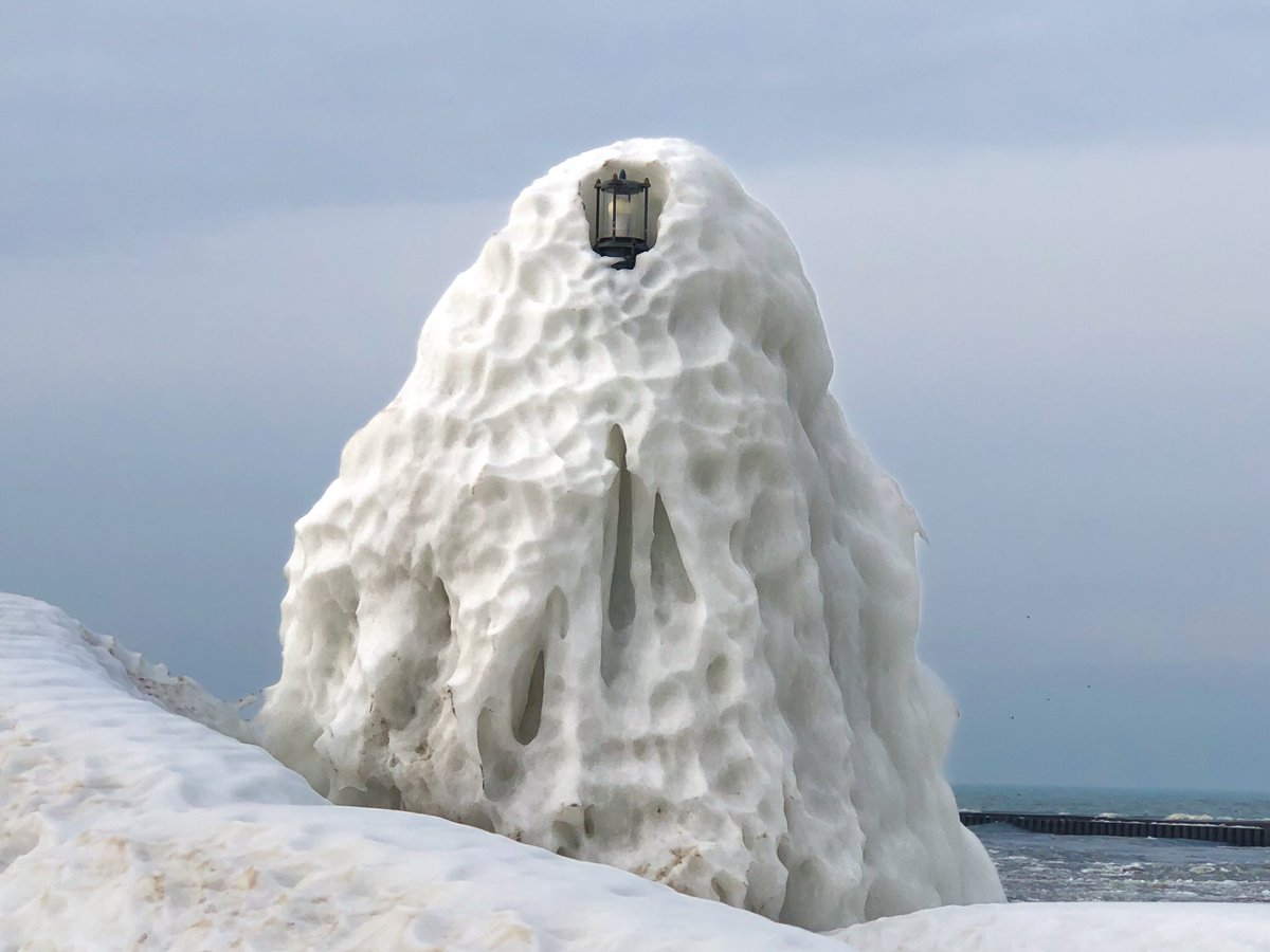 StaceyALee's tweet photo. I took a trip to the lake today. It was fabulous. ☃️🌊
#wmiwx #miwx #StormHour #LakeMichigan #PostBlizzard https://t.co/tmel0SSOil