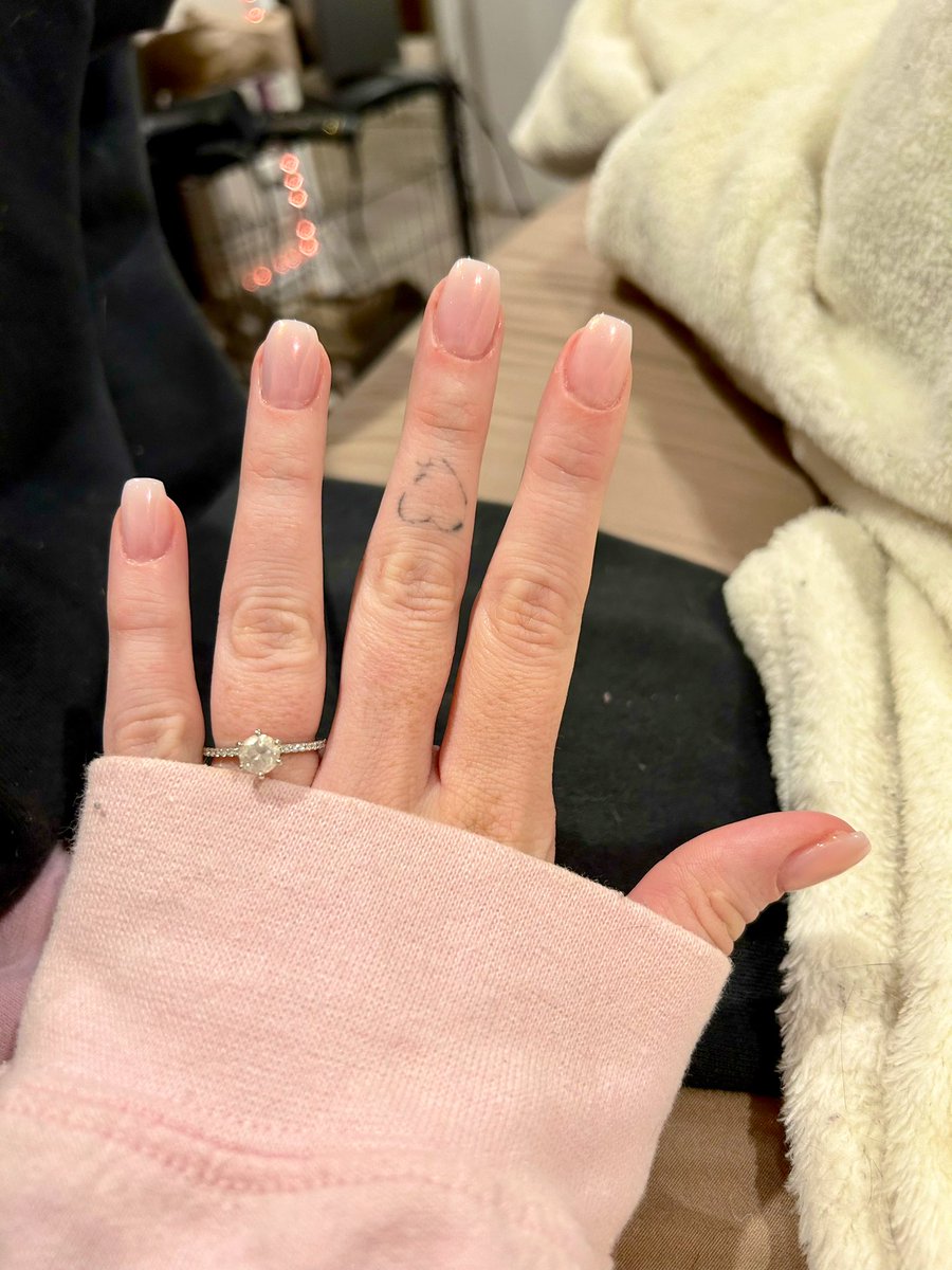 I typically never speak up at the nail salon.. like I’ve paid $150 for nails that I knew were absolute shit…. But this set…. This set I had to say something … so I did… I SAID SOMETHING…. And they fixed it 😇