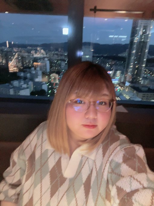 2 pic. 夜景が見える焼肉屋さん🤍🤍

すっぴんですが🥺
来年はすっぴんでもいい？笑 https://t.co/CHwzrYzcHe