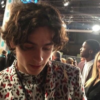 houseofarrakis's tweet photo. i have 99 problems but being this close to him could solve all of them https://t.co/7emGFVuEyt