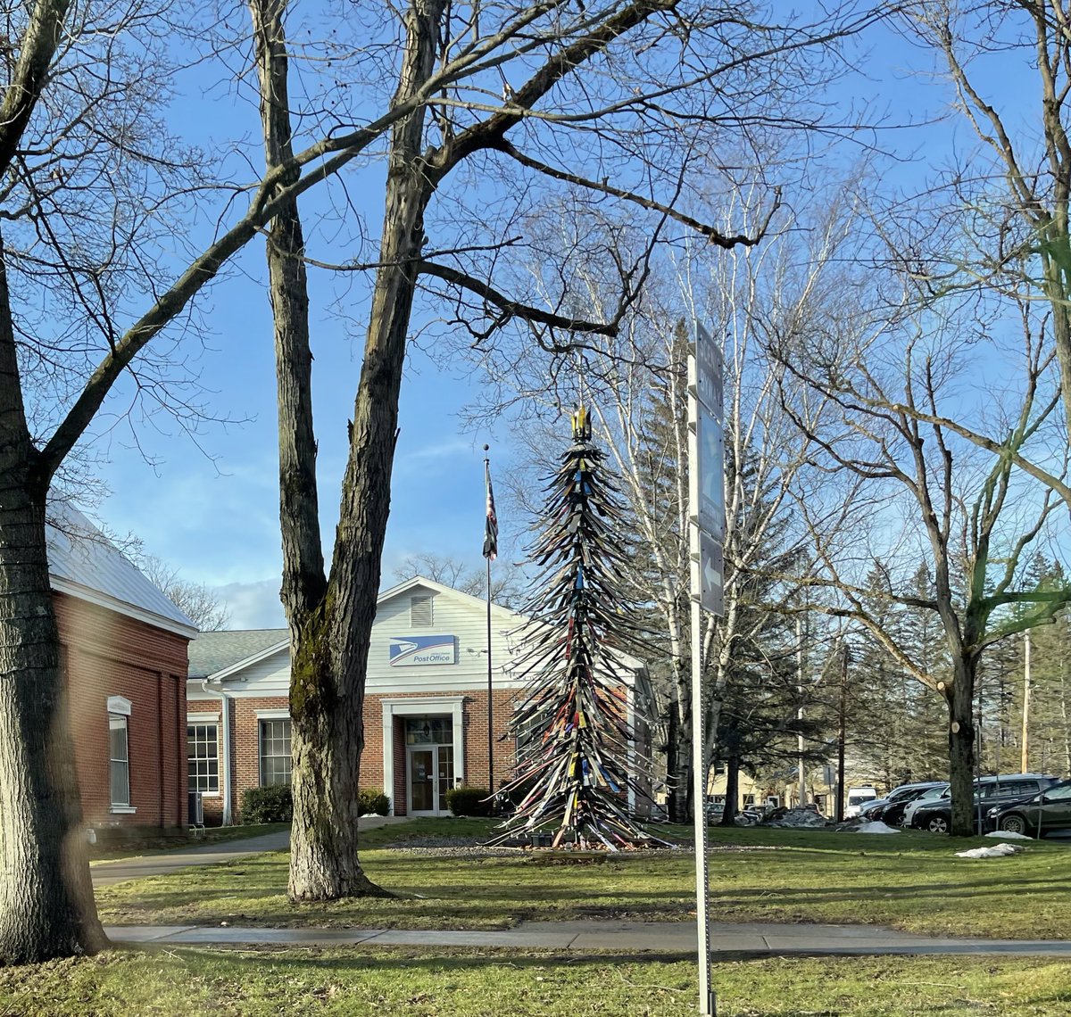 _ELord's tweet photo. Still trekking and getting a back roads tour of Ny and Pa including this ski tree! So far walking and driving is faster than flying Air Canada! https://t.co/EZDoVmuxKR
