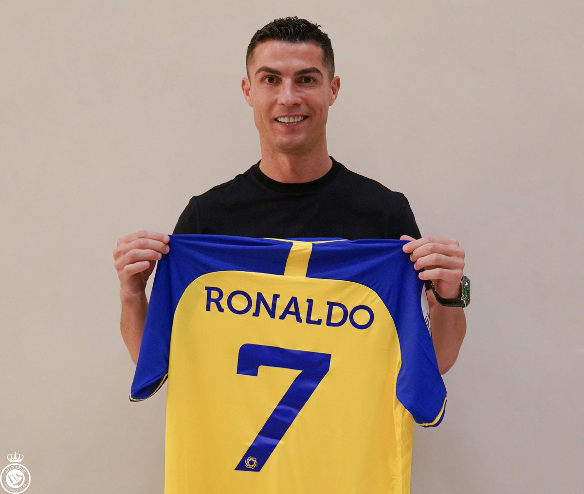 الواقع يصحيك ياللي حالم 💛💙