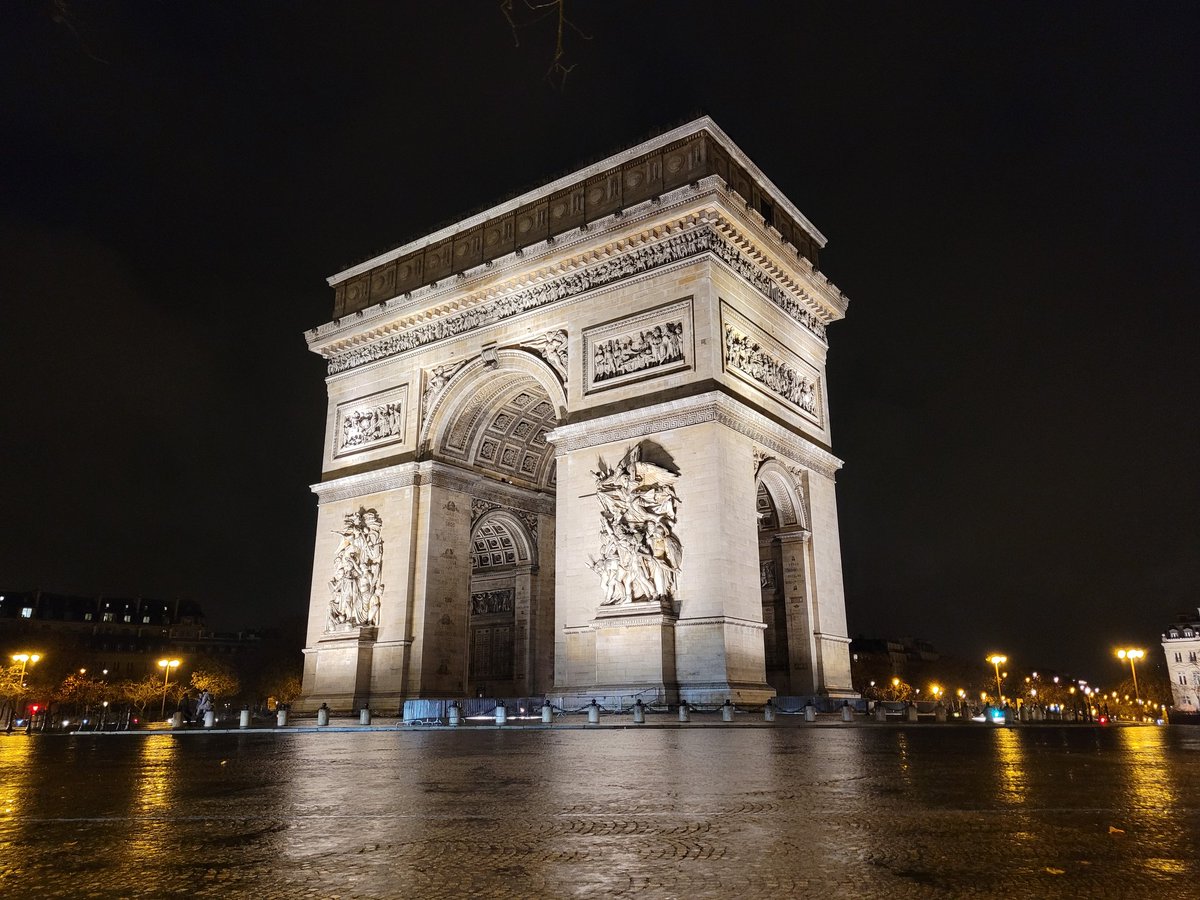 mijakely's tweet photo. Avenue des Champs-Élysées - Paris ✨️✨️✨️

#champselysees #illuminationsdenoel #avenuedeschampselysees #paris #noel2022 #parisbynight
https://t.co/nr4kgZm7TL https://t.co/BIIQw1C2P2