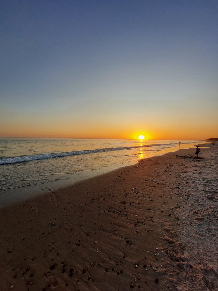 acottens's tweet photo. Mi último atardecer del año y el primero de la temporada. #Jaure https://t.co/ugNLMa6XZt