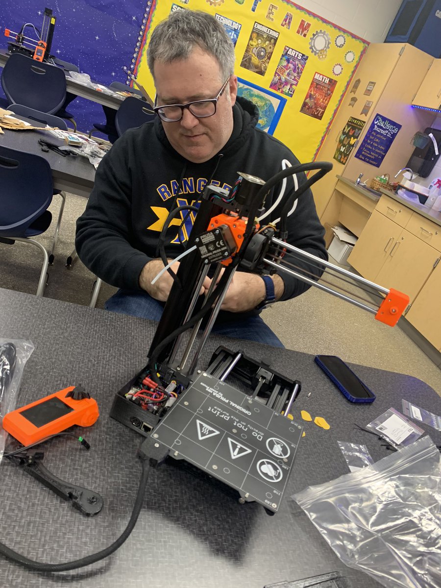 chasrabesh's tweet image. Thanks to @greghuber for getting our school’s #3dprinter up an running! He’s the best! #WeAreNorthwood #NorthwoodProud