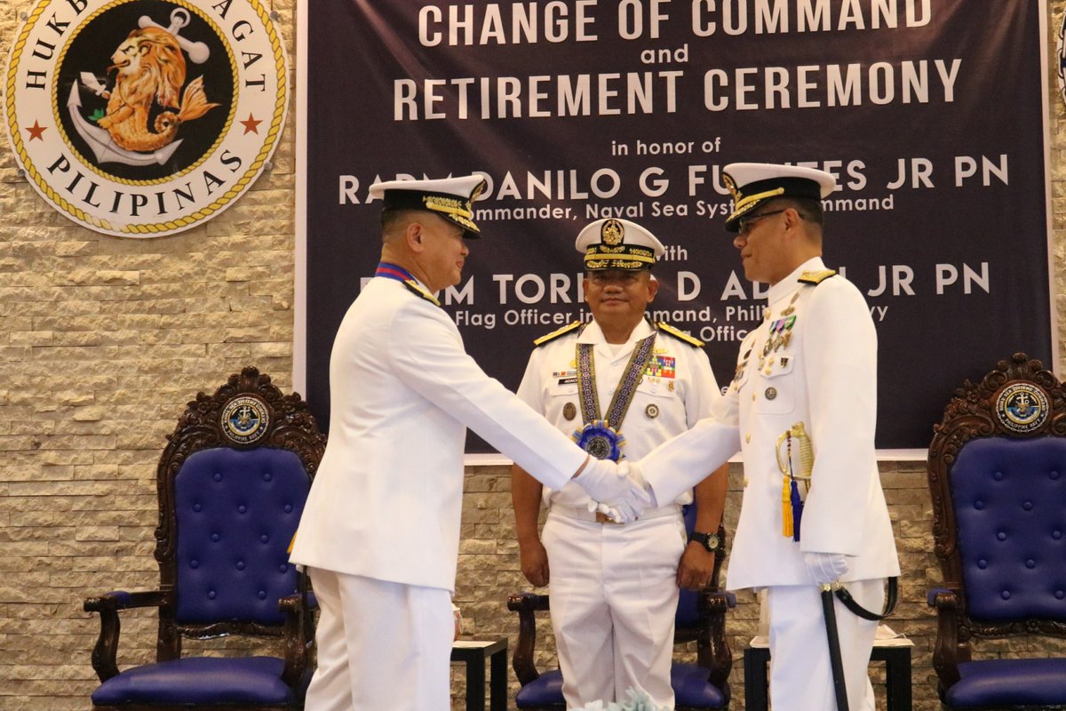 Philippine_Navy's tweet photo. HONORABLE SERVICE | @NSSC_PN welcomes new Commander as former Chief retires from the service
📝/📸: @NSSC_PN
#ProtectingtheSeasSecuringOurFuture
#ModernMultiCapablePHNavy
#AFPyoucanTRUST https://t.co/7Qc1YxqPWw