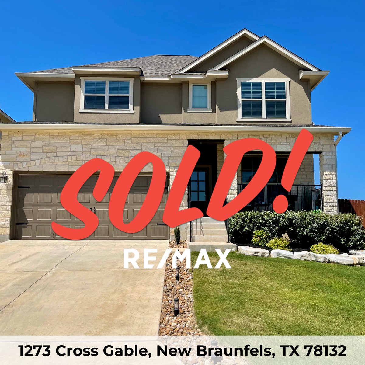Two happy families starting their new year right! Congratulations and HAPPY NEW YEAR!!! #remax #remaxgo #theAteamTX