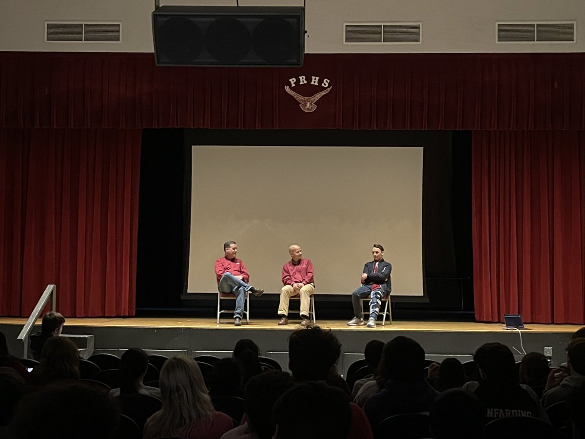 MrAtheyounger's tweet photo. My #teacher 2022 began and ended with amazing media being showcased on the big stage! #teachertwitter #teacherlife #shredsofevidence #ParkRidgeCinematicUniverse https://t.co/dBNBHsw9xX
