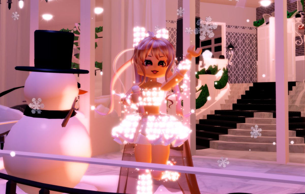 ✨ It's almost time for midnight strike to shine! ✨

🎉 Midnight strike slowly grabs the mic from 2020 and 2021, and walks outside.
She clears her throat, and prepares to start singing.

She is definitely ready for the New Years Party! 🥳

#royalehigh